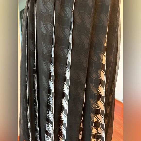 CHANEL Fall 2001 Black and White Pleated Silk Cocktail Dress - Picture 6 of 11